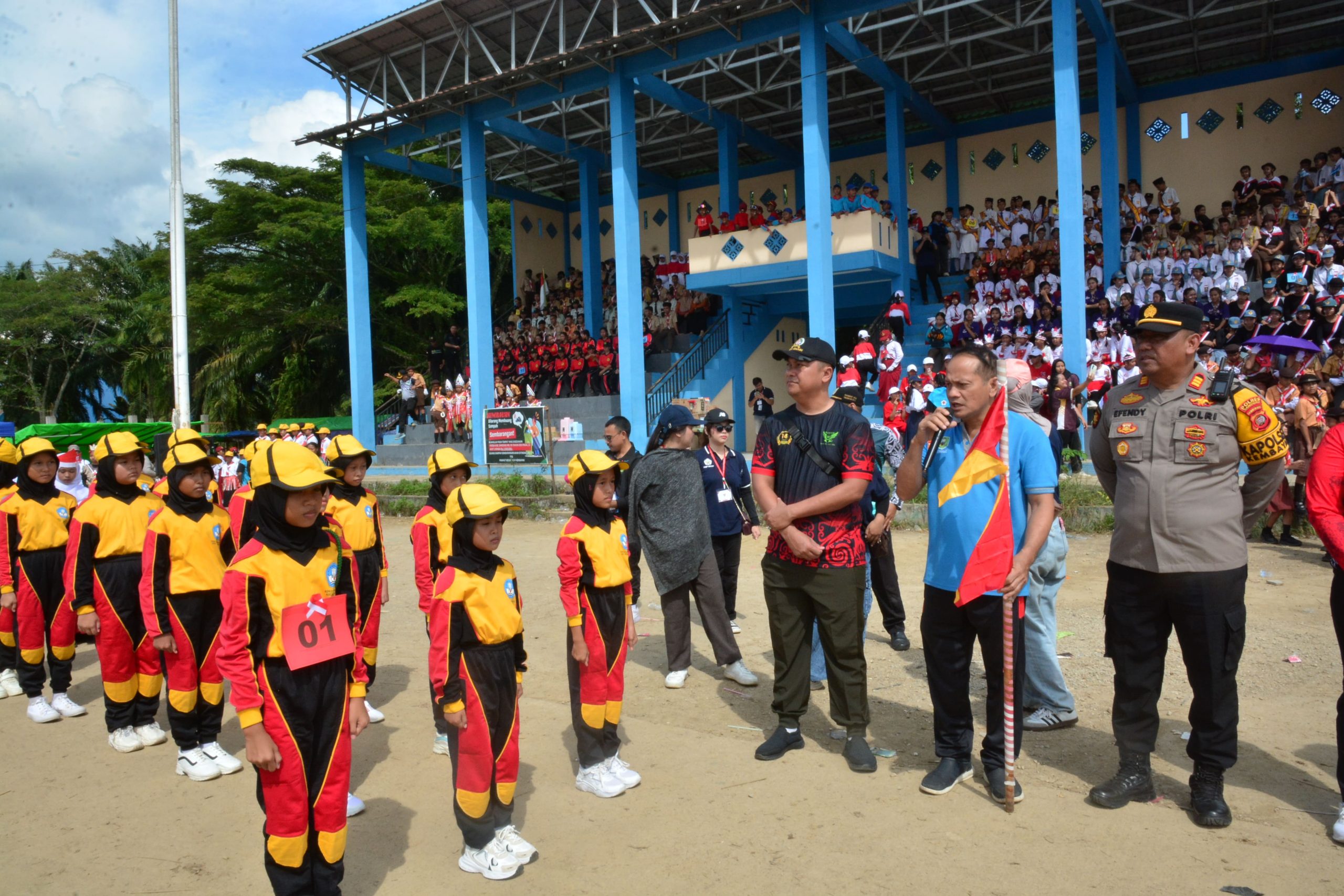 Lomba Gerak Jalan HUT RI ke-80 di Kembayan Berlangsung Meriah Meski Diguyur Hujan
